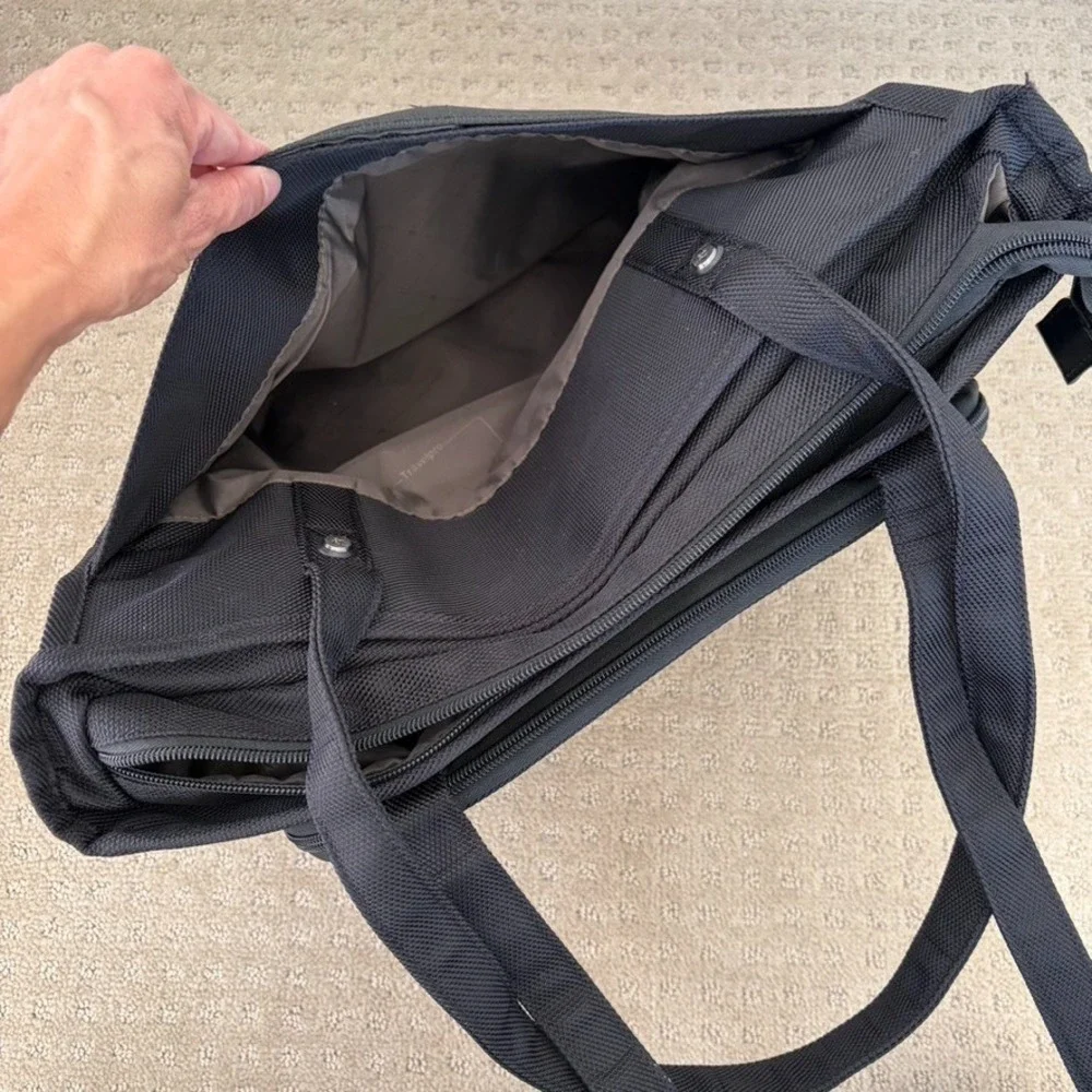 Travelpro FlightCrew5 City Tote Computer Bag Padded Laptop slot 14 x 15 x 6.5
